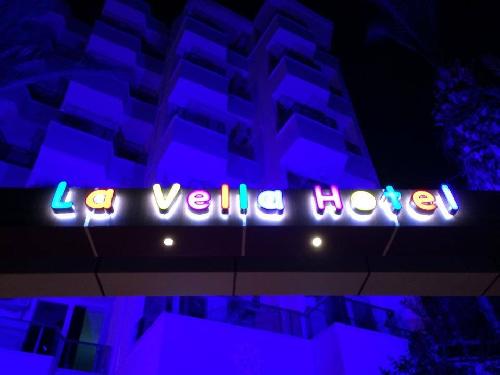 La Vella Hotel transfer